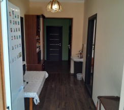 Двухэтажный дом с видом на реку, сад и горы в Гостевой дом