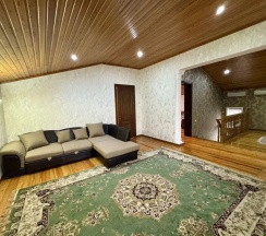 Шестиместные апартаменты с балконом в Гостевой дом