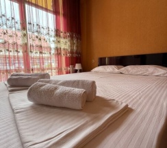 Трёхместная комната с балконом в Л Этуаль