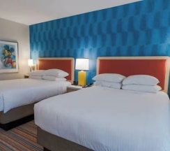 Двухместный номер корпус 1 с видом на город (2 отдельные кровати) в Howard Johnson by Wyndham Anaheim Hotel and Water Playground