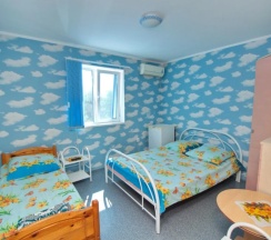 Трёхместный номер Улучшенный с балконом в Ninel