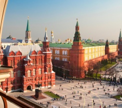 Номер Гранд Премьер с видом на Кремль в Four Seasons Hotel Moscow