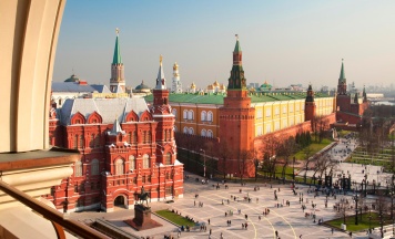 Номер Гранд Премьер с видом на Кремль в Four Seasons Hotel Moscow