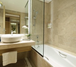 Апартаменты с 3 комнатами в Maani Muscat Hotel & Suites