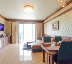 Люкс с видом на бассейн в Erawan Hotel