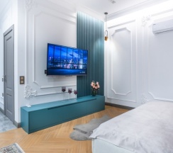 Двухместные апартаменты с балконом и с видом на горы двуспальная кровать в Apart hotel Colibri