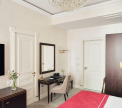Делюкс с видом в атриум с 1 двуспальной кроватью в Wawelberg Hotel St.Petersburg