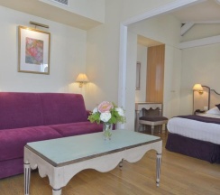 Двухместный люкс двуспальная кровать в Hôtel Suites Unic Renoir Saint Germain