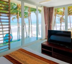 Люкс рядом с пляжем в Villa Del Sol Beach resort & Spa