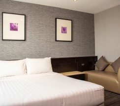 Двухместный номер Deluxe с балконом двуспальная кровать в Chor Cher - The Luxury Green Hotel