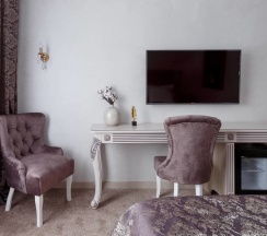 Улучшенный номер с кроватью размера "Queen-size" в Боголюбский