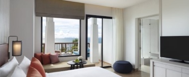 Двухместный номер Avani Superior с видом на море двуспальная кровать в Avani+ Koh Lanta Krabi Resort