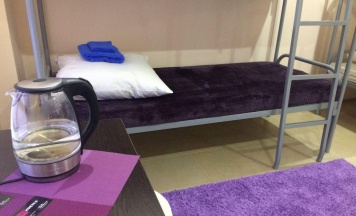 Кровать в 6-местном общем женском номере в Арт-Хостел