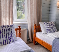 Домик у реки в River Villa