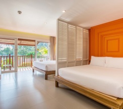 Четырёхместный номер Deluxe с балконом и с видом на сад 2 отдельные кровати в Arinara Beach Resort Phuket