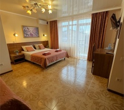 Трехместный комфорт с балконом (4 этаж) в Атриум