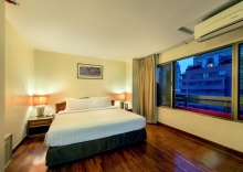 Номер Standard c 1 комнатой с балконом в Bandara Silom Suites