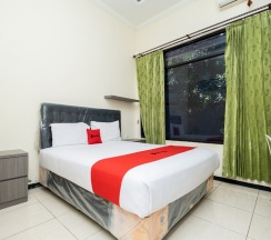 Номер Standard в RedDoorz Plus @ Grace Residence Surabaya