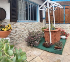 Коттедж с 2 комнатами в Mamas Summer House
