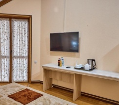 Двухместный номер Standard с балконом 2 отдельные кровати в Queens Hotel