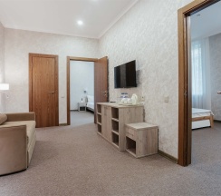 Сьюит трехкомнатный с двумя спальнями без балкона вид на парк в Кавказ