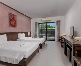 Двухместный номер Deluxe с видом на бассейн (двуспальная кровать) в Phuketa Hotel Phuket Town