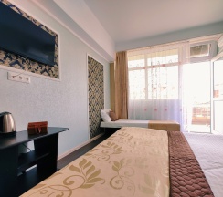 Пятиместный Комфорт с балконом в Уральские самоцветы