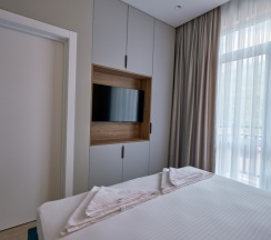 Апартаменты повышенной комфортности с 2 балконами и видом на горы в Alba inn apartments