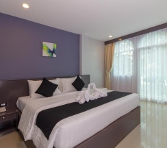 Двухместный номер Superior с видом на море двуспальная кровать в Modern Living Hotel