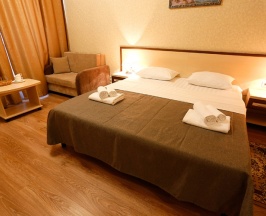 Стандарт с двуспальной кроватью и софой в Гранд Лион