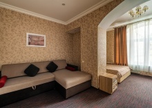 Полулюкс с двуспальной кроватью и диваном в Kravt Sadovaya Hotel