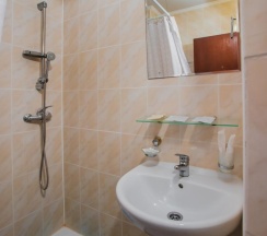 Номер «Стандарт» - 2-х местный однокомнатный, вид на море и бассейн в Виктория