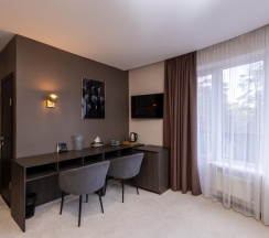 Номер полулюкс с 1 двуспальной кроватью и балконом в Moon