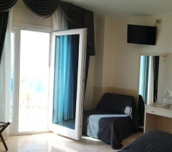 Трёхместный номер Standard с видом на море в Hotel Caravelle & Minicaravelle
