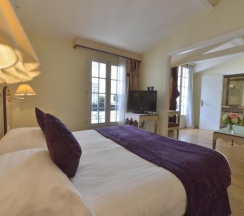 Трёхместный люкс в Hôtel Suites Unic Renoir Saint Germain