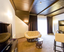 Номер люкс (мансарда) в Лафер Ренессанс Hotel&SPA