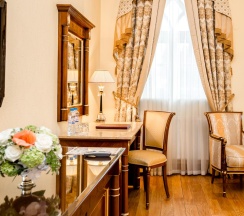 Номер делюкс в Petroff Palace