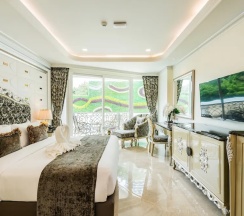 Двухместный номер Deluxe с видом на бассейн двуспальная кровать в LK Emerald Beach