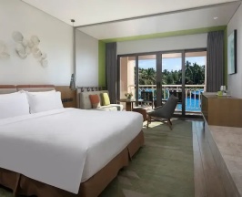 Двухместный номер Premium с видом на бассейн (двуспальная кровать) в Holiday Inn Resort Sanya Bay by IHG