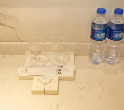 Двухместный номер No Window (двуспальная кровать) в Meego Qingwen Hotel