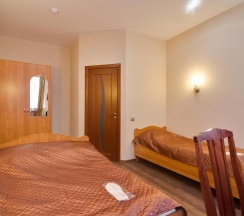 Трехместный номер с собственной ванной комнатой в Аллан