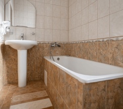 Номер полулюкс с 1 двуспальной кроватью в Djump hotel