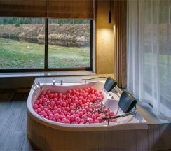Шале с джакузи в GlintWood