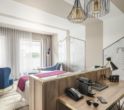 Номер люкс, вид на озеро в Mercure