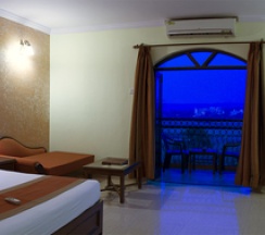 Двухместный номер Deluxe с видом на бассейн двуспальная кровать в Nazri Resort