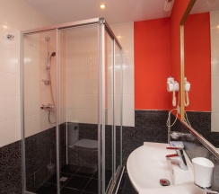 Люкс 2-х комнатный 2-х местный с большой кроватью в Жемчуг