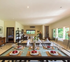 Вилла с 3 комнатами с балконом в Viola Pool Villa