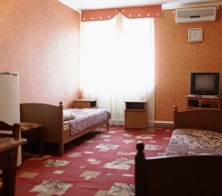 Номер эконом улучшенный с 3 односпальными кроватями в Космос