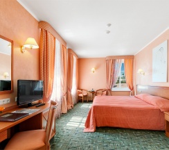Двухместный полулюкс (двуспальная кровать) в Old Estate Hotel&SPA
