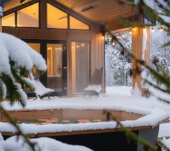 Cinema lodge с горячей купелью в Бухлово парк